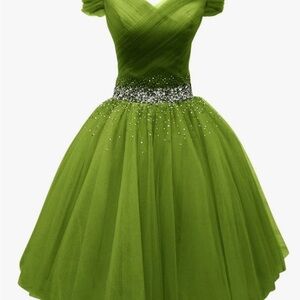 Elegant Green Prom Dress with Sparkling Waist